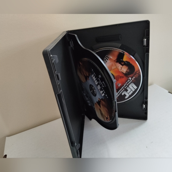 💥 3/20$UFC Ultimate fighting Championship 2 disc set - Picture 3 of 3